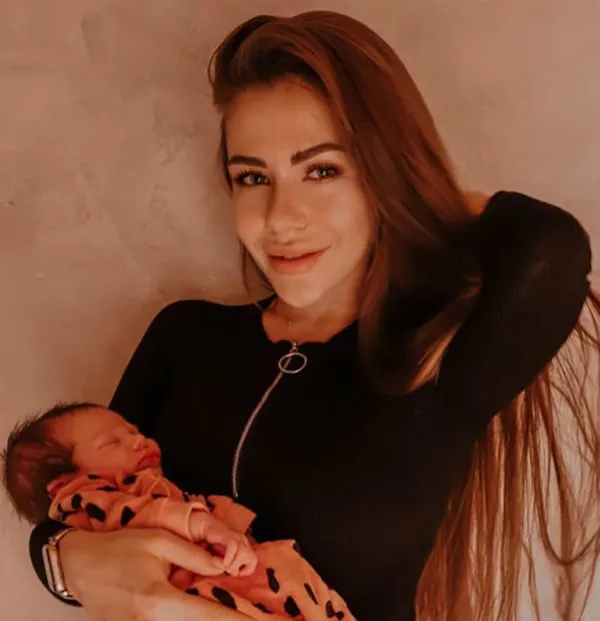 София Стужук с ребенком