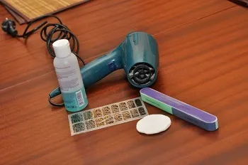 Инструменты и материалы для нанесения термопленки на ногти