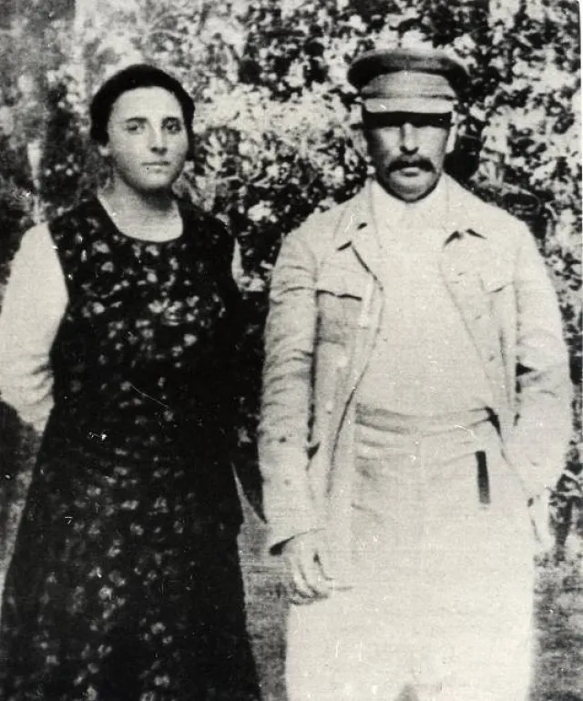 Надежда Аллилуева со Сталиным