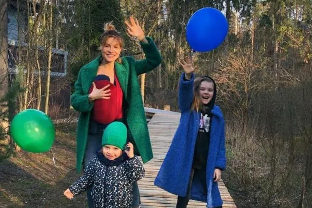 Елена Подкаминская с детьми