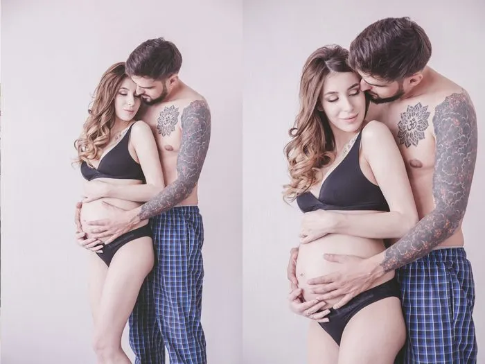 Муж обнимает беременную за живот