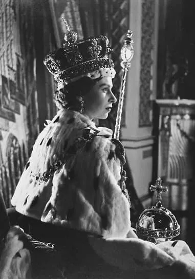 Британская королева Елизавета II (Елизавета Александра Мария) родилась 21 апреля 1926 года в Лондоне. Она была старшей дочерью будущего короля Георга VI и леди Елизаветы Боуз-Лайон. 6 февраля 1952 года Елизавета взошла на престол в возрасте 25 лет после смерти своего отца 