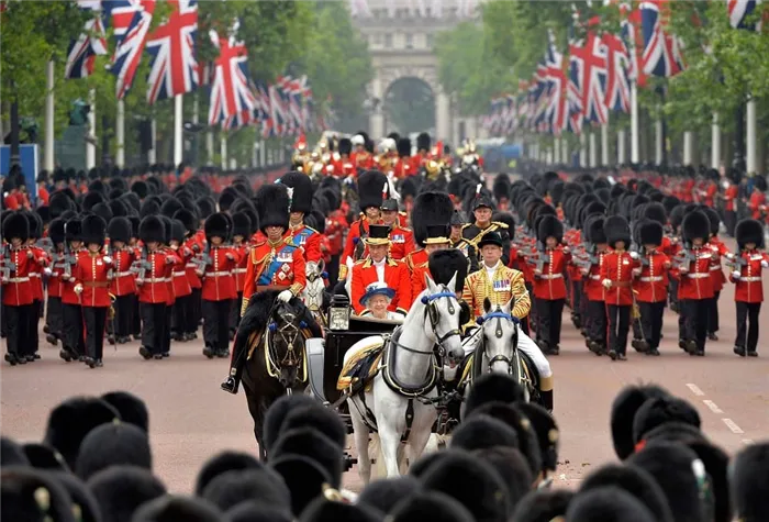 Парад в день рождения королевы в Лондоне