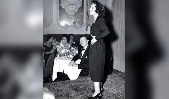 Эдит Пиаф на концерте в Нью-Йорке (1949)