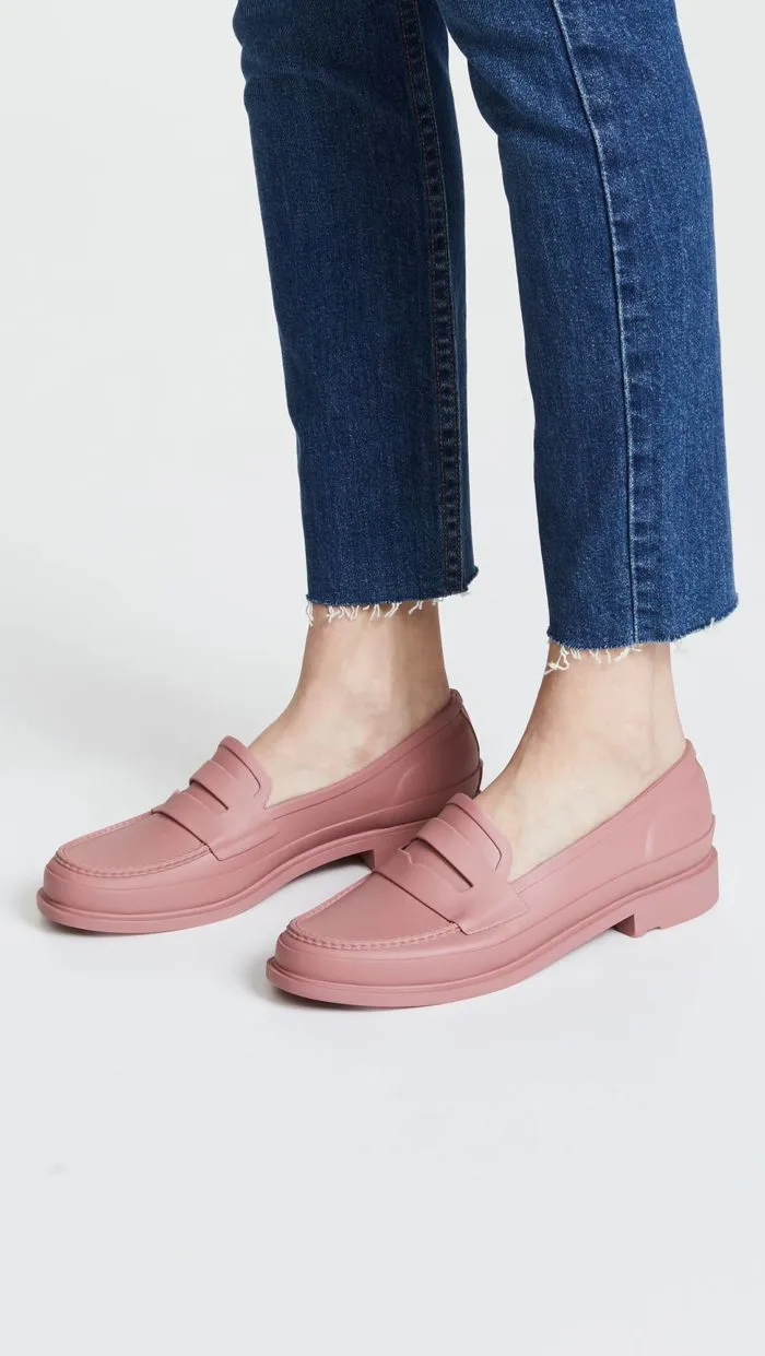 модная женская обувь весна лето: розовые лоферы