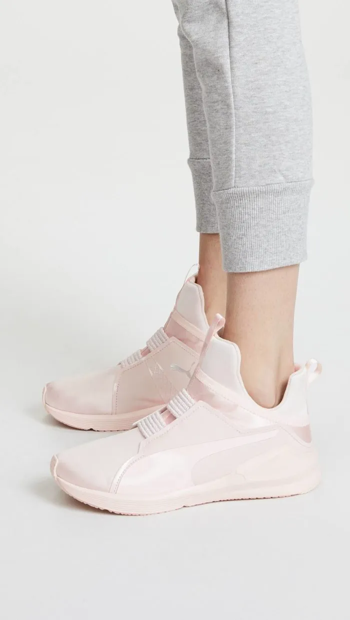 модная обувь весна лето 2021: розовые высокие кроссовки