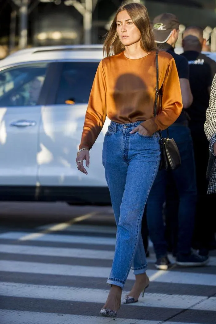 модные джинсы в уличном стиле