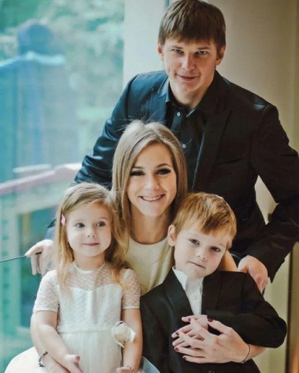 Юлия с бывшим мужем и детьми