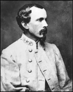 ​27-летний полковник Мэтью Батлер происходил из семьи потомственных южно-каролинских политиков. Сыграл одну из важнейших ролей в битве при Бренди, задержав своим упорным сопротивлением дивизию Дюффье. Это стоило ему правой ноги. После этого тяжёлого ранения Батлер остался на службе, в феврале 1864 года получил звание бригадного генерала, в конце войны командовал кавалерийской дивизией в корпусе Хэмптона. После войны активно занимался политикой. Умер в 1909 году wikipedia.org - Битва у станции Бренди: на периферийных участках | Warspot.ru