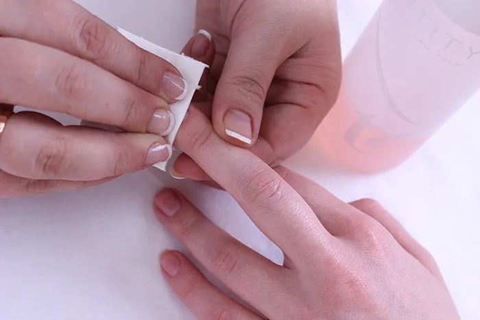 Обезжиривание ногтевой пластины