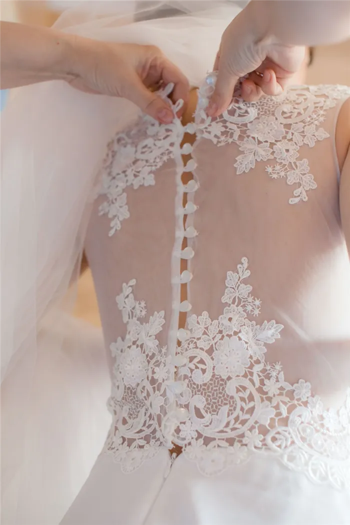 Кружевная спинка свадебного платья