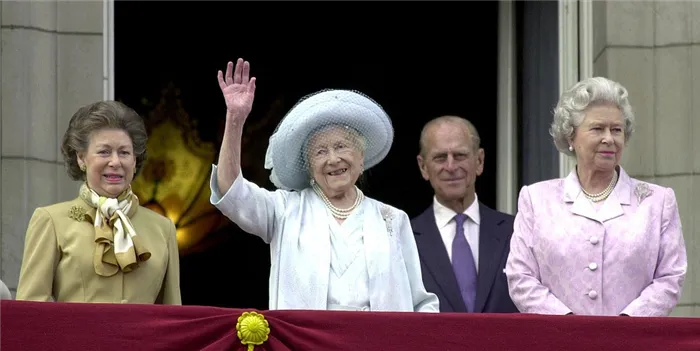 королева Елизавета в 2000 году