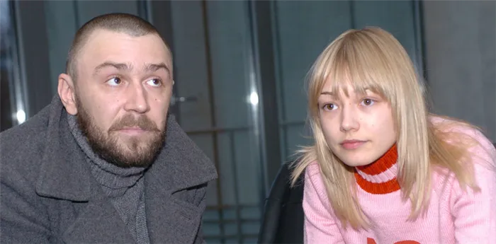 Шнуров с юной актрисой Оксаной Акиньшиной. 
