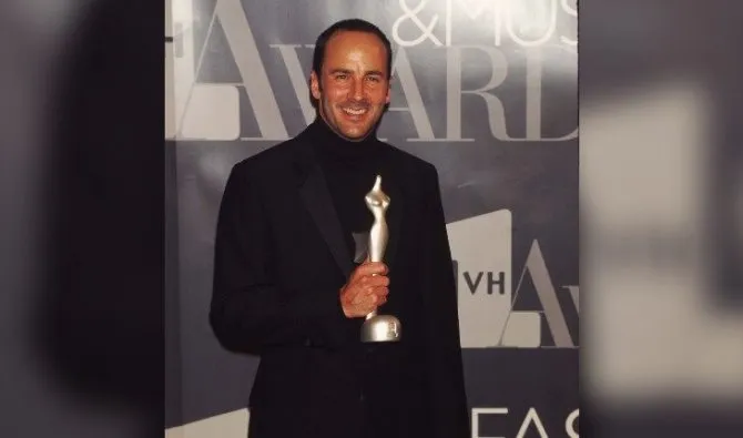 Том Форд и его награда за достижеиня в моде (1995)