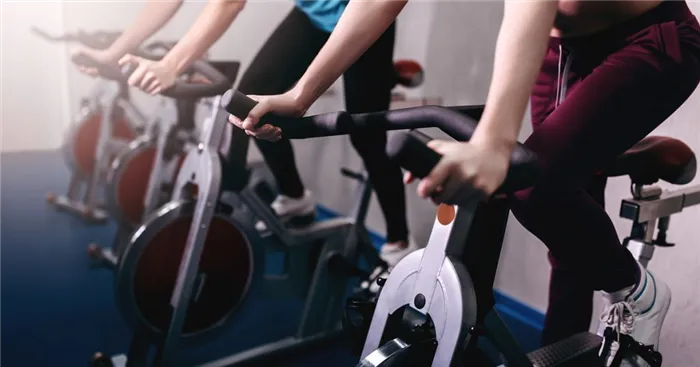 woman-man-riding-stationary-bikes-gym.jpg