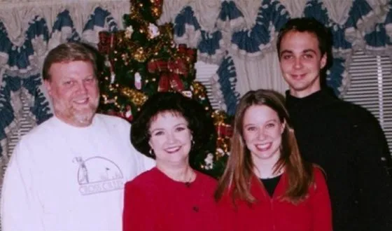 Джим Парсонс и его семья