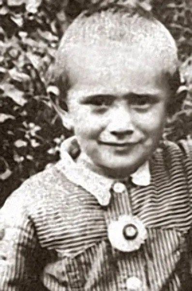 Армен Джигарханян в детстве
