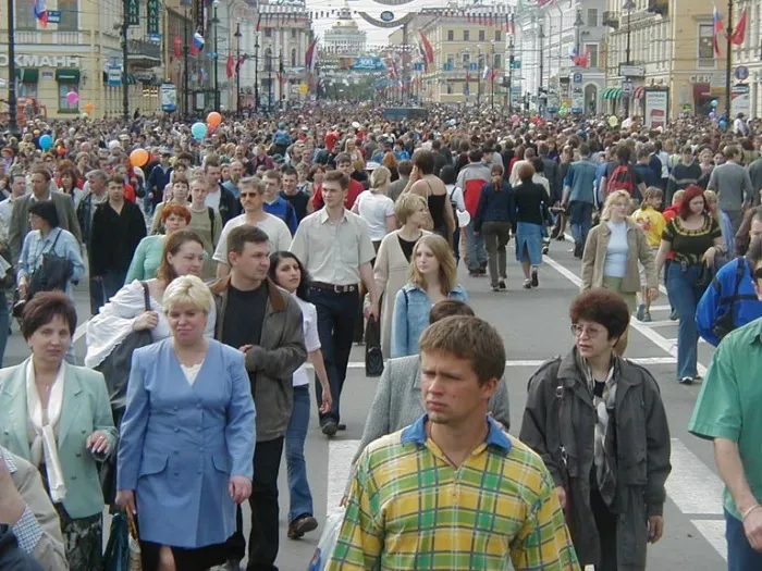 Неулыбчивые русские на улице./Фото: obshe.net
