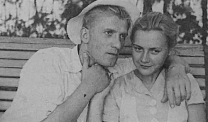 Николай Крючков с первой женой Марией Пастуховой