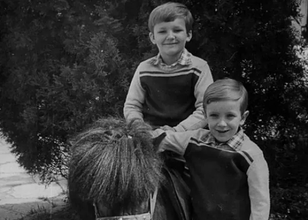 Василий Вакуленко (Баста) со своим старшим братом Михаилом в детстве