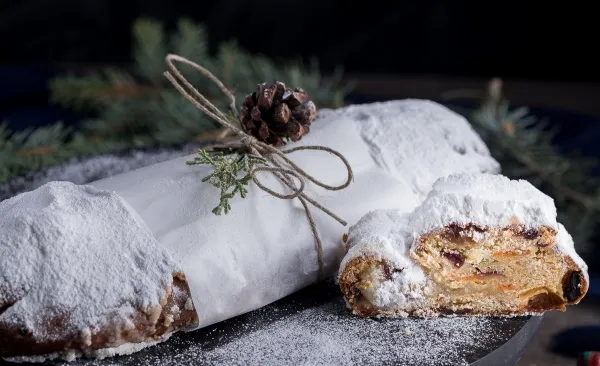 Рождественский штоллен. Рецепты классического с творогом, марципаном, сухофруктами, орехами, ромом