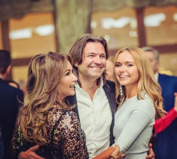 На фото: Дмитрий Маликов, Елена Маликова и дочь Стефания