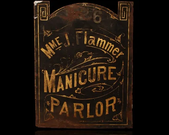 Первый маникюрный салон открылся в 1918 году в Нью-Йорке