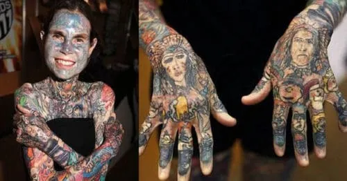 Рисунок 6. 95% тела Джулии покрыто татуировками