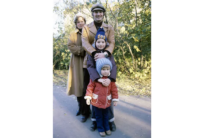 Владислав Третьяк с женой и детьми