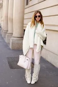 Модный тренд – белая сумка