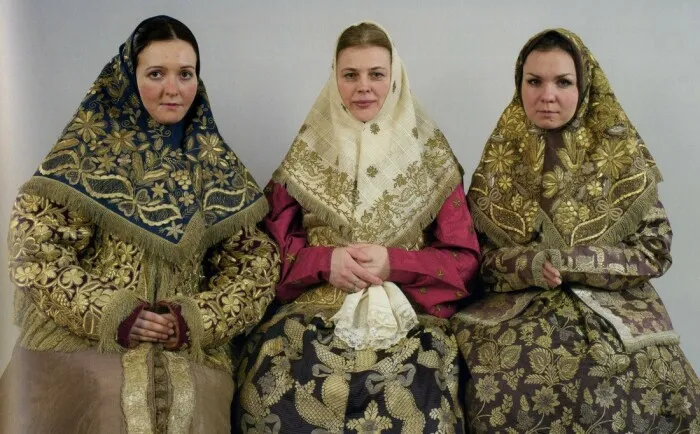 Платок на покромку носили во многих губерниях. /Фото: img-fotki.yandex.ru