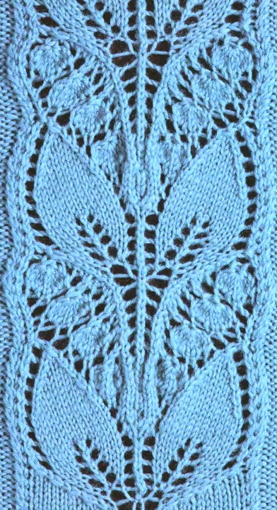 вязаный женский свитер 