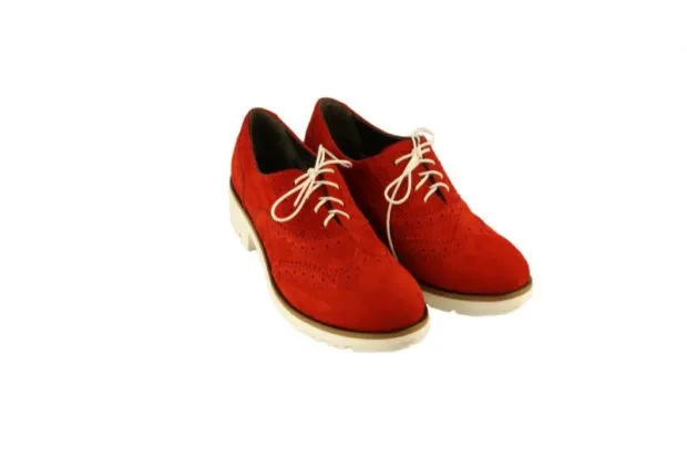 туфли весна лето: красные перфорированные на шнурках