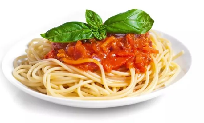 Паста с томатным соусом и базиликом - фото шаг 1