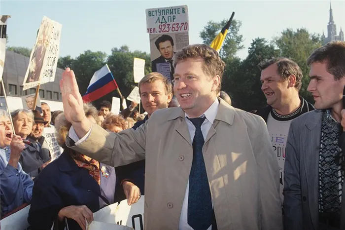 Владимир Жириновский на митинге у Дома правительства РФ, 1992 год